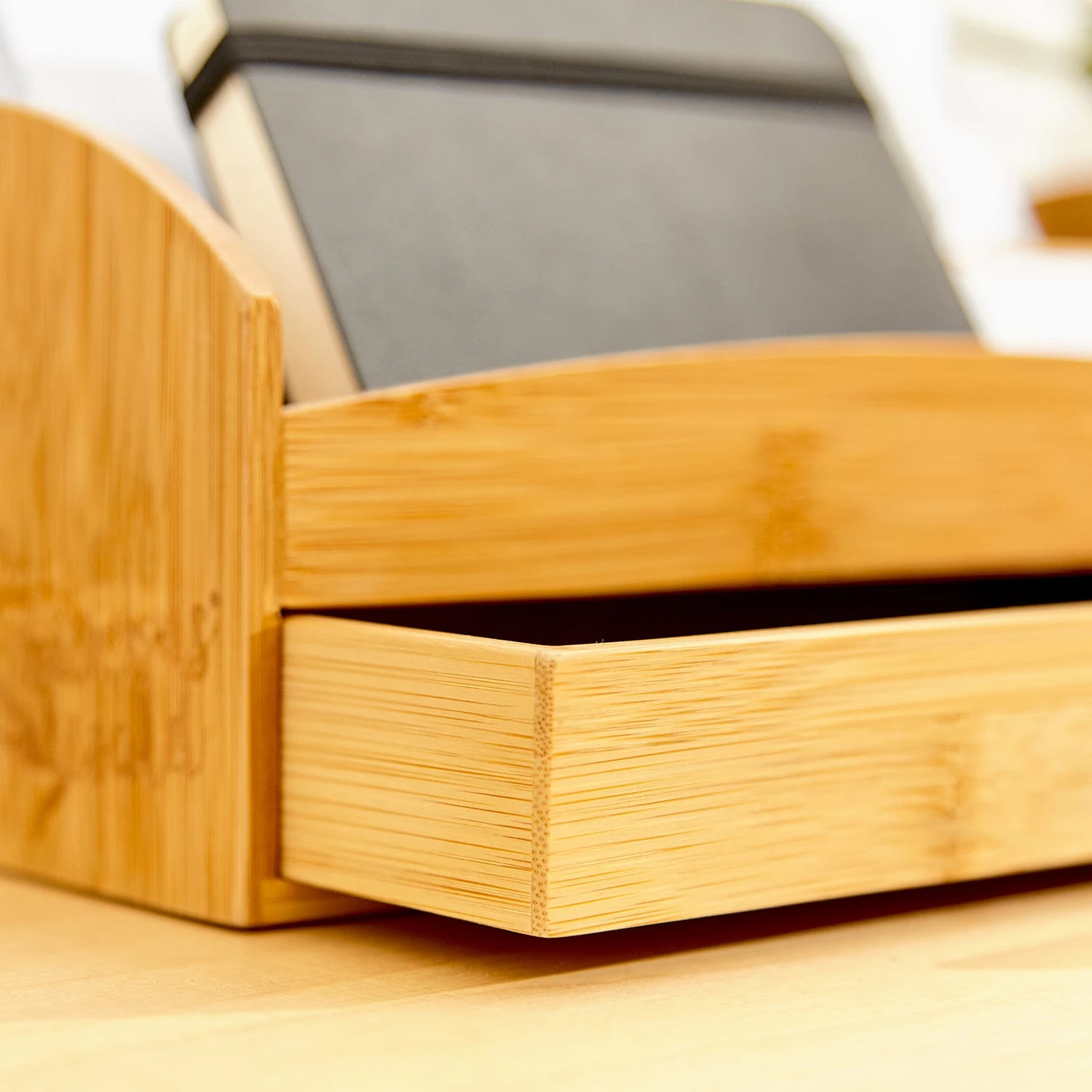 Schreibtischorganizer Mit Schublade 3 Fächer 27,5x11x15 Cm 100% Bambus 8 Schreibtischorganizer Mit Schublade 3 Fächer 27,5x11x15 Cm 100% Bambus – Bild 6